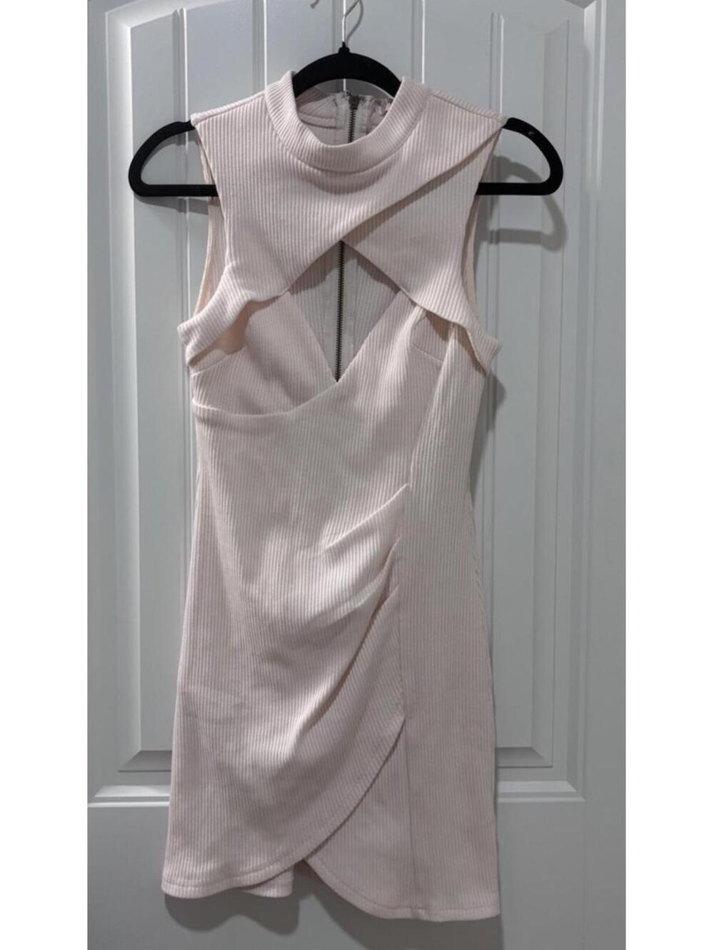Luxxel Peek A Boo Cut Out Peach Pink Dress Size Large